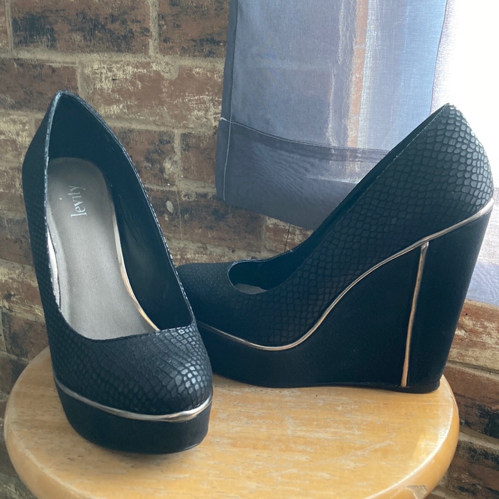 Levity Black Snakeskin Elsa Wedge— (runs small) Size 8.5M